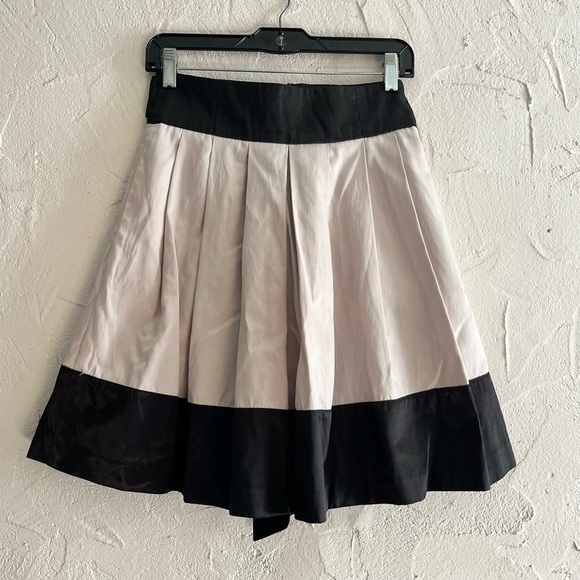LOVE 21 Cream/Black Pleated Skirt Size XS - Picture 1 of 7